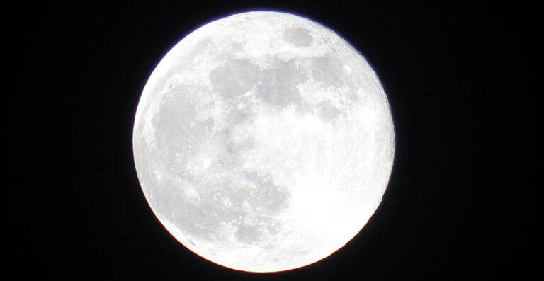 italy-supermoon-full-moon-v2-full-width